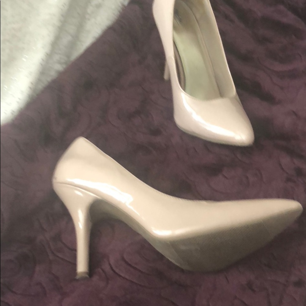 Patent leather blush heels - Picture 3 of 5